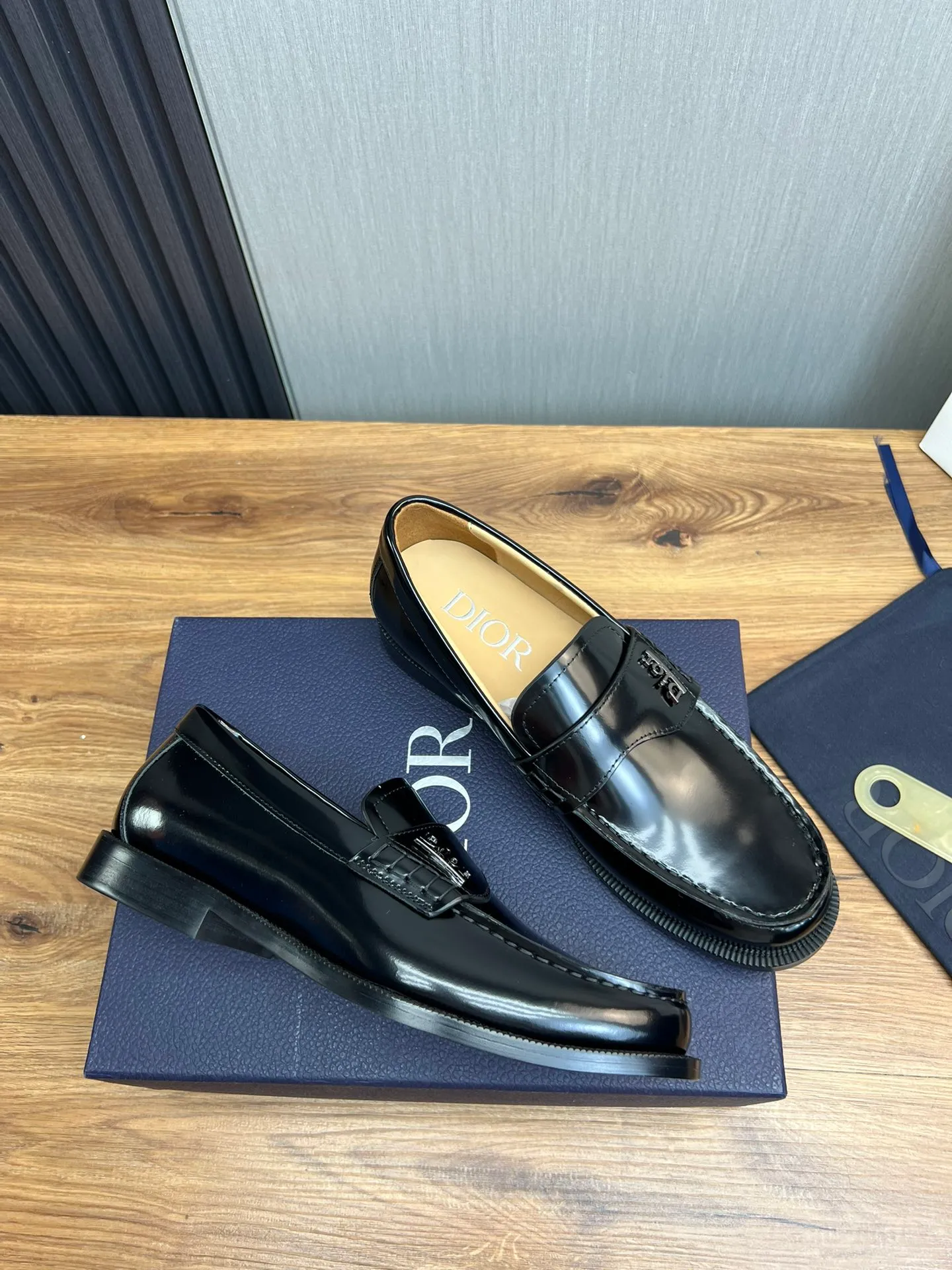 Men's men's shoes💰560💰 Dior. Men's business casual leather shoes👞all use imported original brand leather materials, just to create a more comfortable wearing experience. Upper: original cowhide, open edge beaded cowhide➕imported sheepskin lining, original non-slip and wear-resistant rubber outsole✔️36-45 (38.45 non-refundable)
